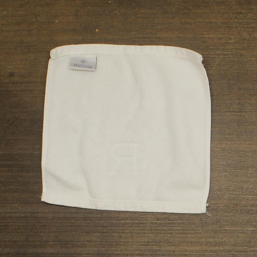 Matouk Auberge `R` Monogrammed Cotton Wash Cloth T334-R-WTOW White 12x12 - Picture 2 of 5